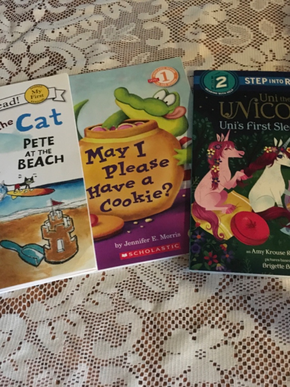 "Bundle of six children’s paperback books - Picture 2 of 4